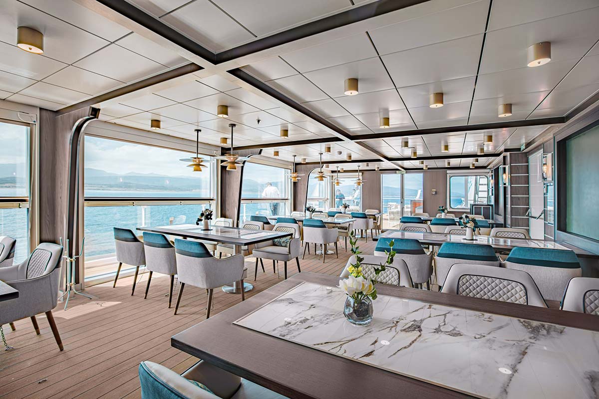 Antarctic_Panorama_Specialty_Restaurant