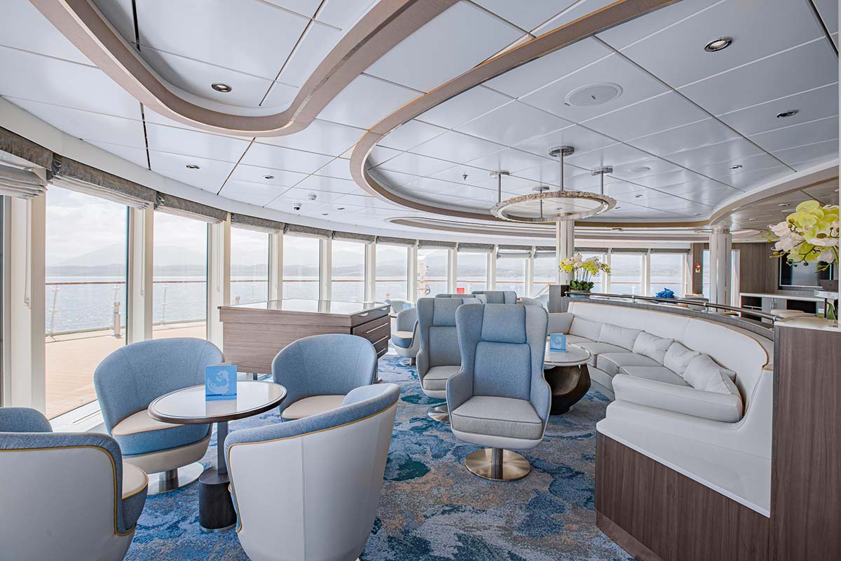 Cruiseship_OceanVictory_Observers-Lounge_AE_SMALL
