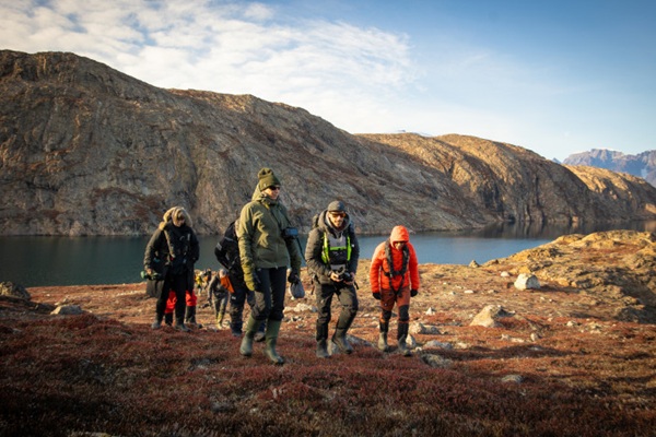 greenland-group-hike-tundra-nikkiborn-24gre06-secret-atlas