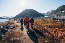 guests-hiking-virgohamna-svalbard-24-giancarlo-gallinoro-secret-atlas
