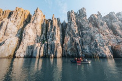 zodiac-cruise-bird-cliffs-alkefjellet-svalbard-summer-giancarlo-gallinoro-secret-atlas