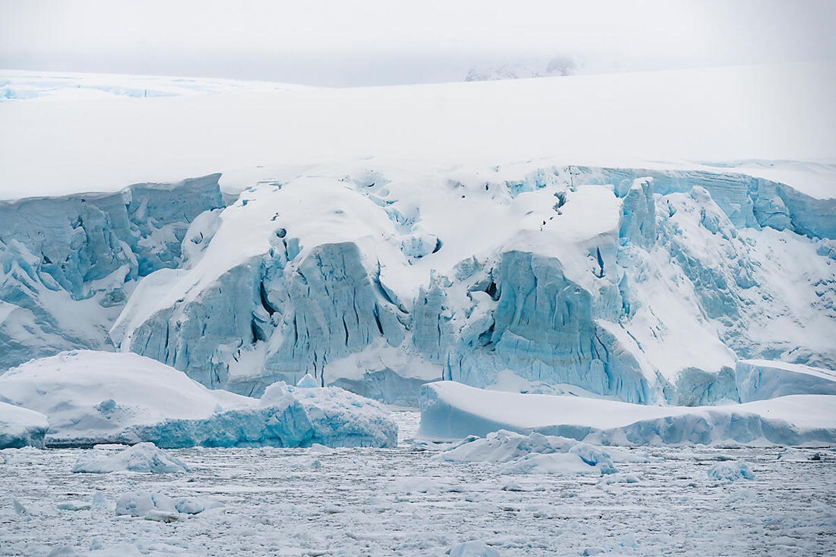 Beyond the Antarctic Circle 6