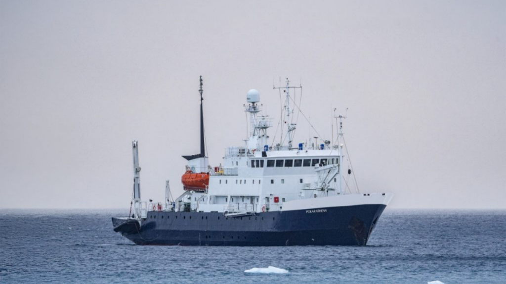 Micro expedition cruise ship