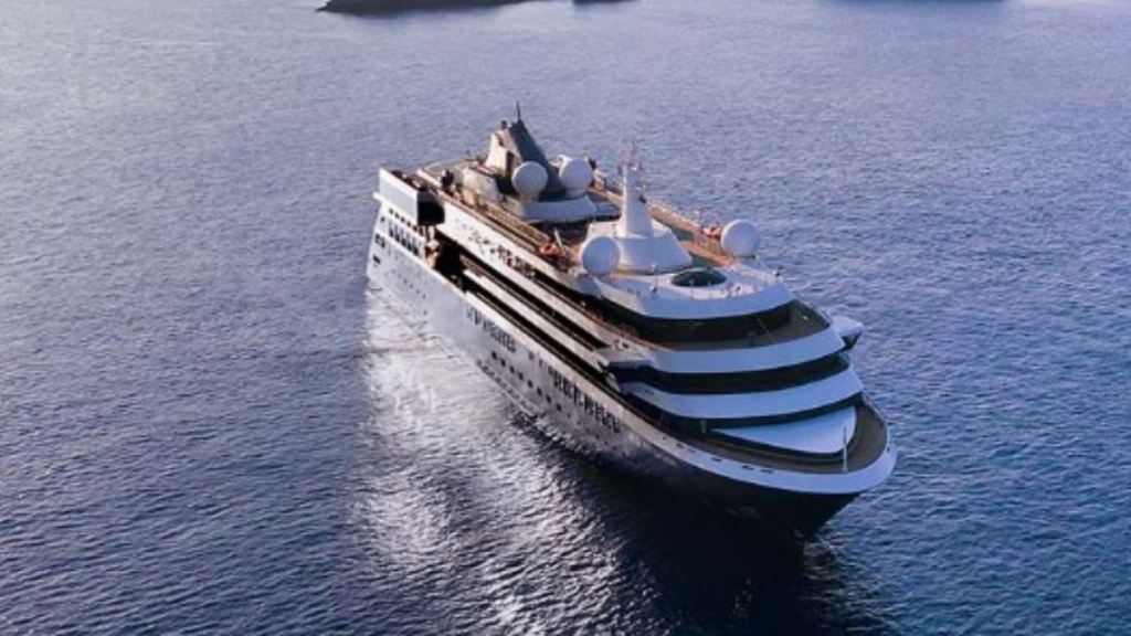 Upper premium expedition cruise ship