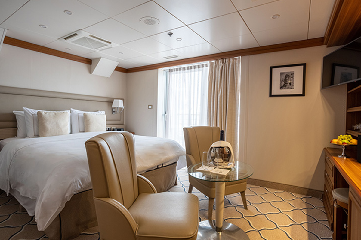 Navigator-Stateroom_Discoverer_PLX