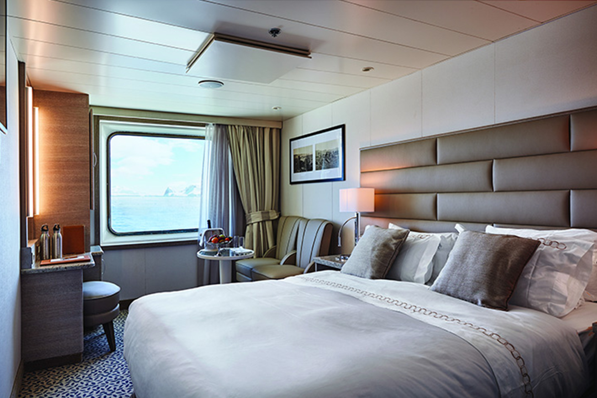Vista-Stateroom_Discoverer_PLX